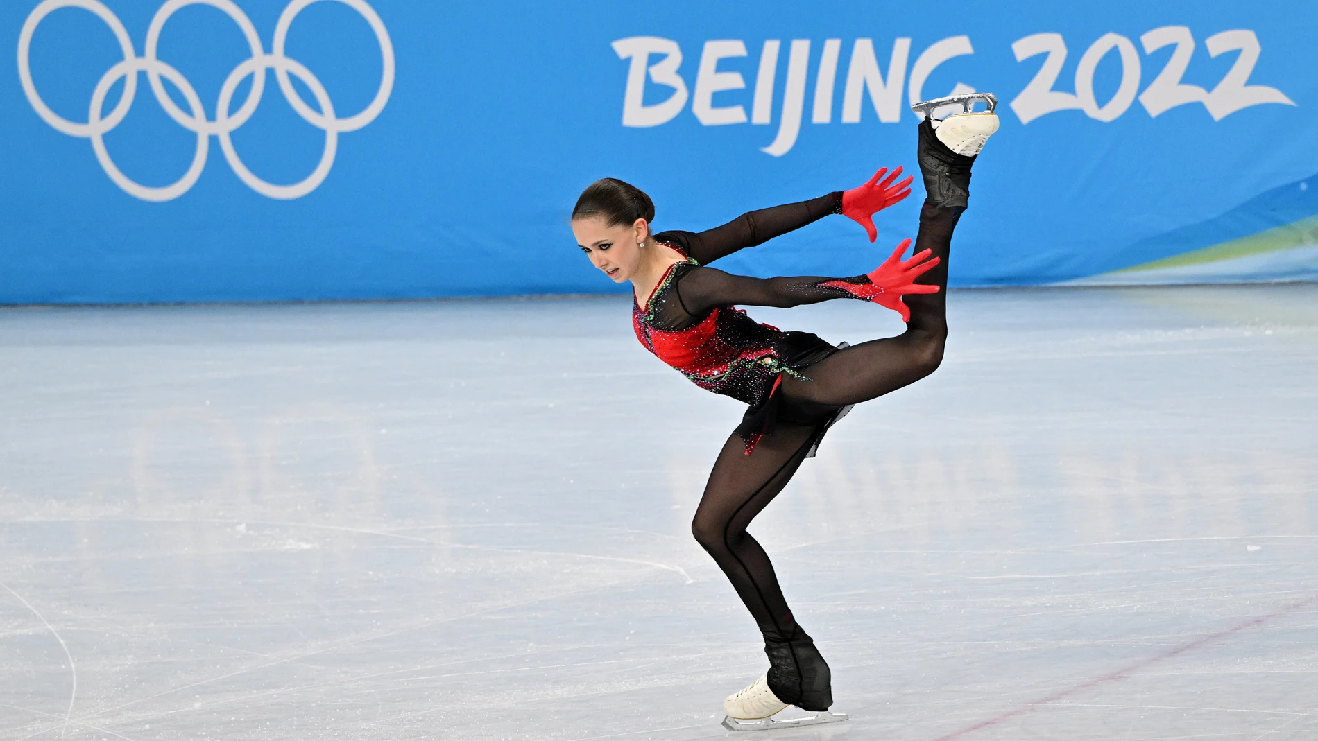 Kamila Valieva, durante su actuación por equipos en los JJOO de Pekín 2022.