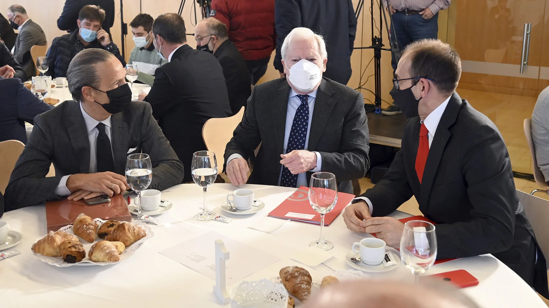 El presidente del Consejo de Cámaras , Antonio Méndez Pozo, durante el Foro económico y empresarial organizado por Diario de Burgos