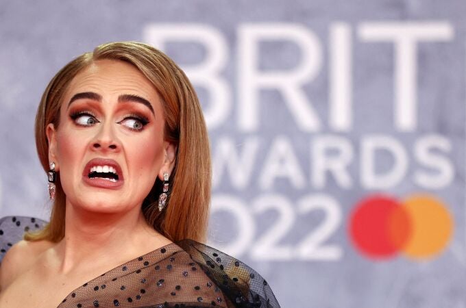 La cantante Adele en la llegada a los Brit Awards en febrero de 2022