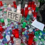 Vista del altar en Madrid, en memoria del menor de 15 años asesinado en la calle de Atocha 
