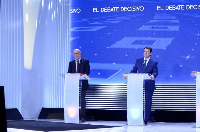 Los candidatos del PSOE, PP y Ciudadanos a la Presidencia de la Junta de Castilla y León, (d-i) Luis Tudanca, Alfonso Fernández Mañueco y Francisco Igea, respectivamente