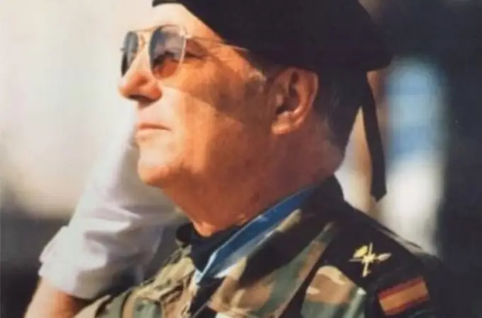 Luis Carvajal Raggio, Caballero Legionario Paracaidista