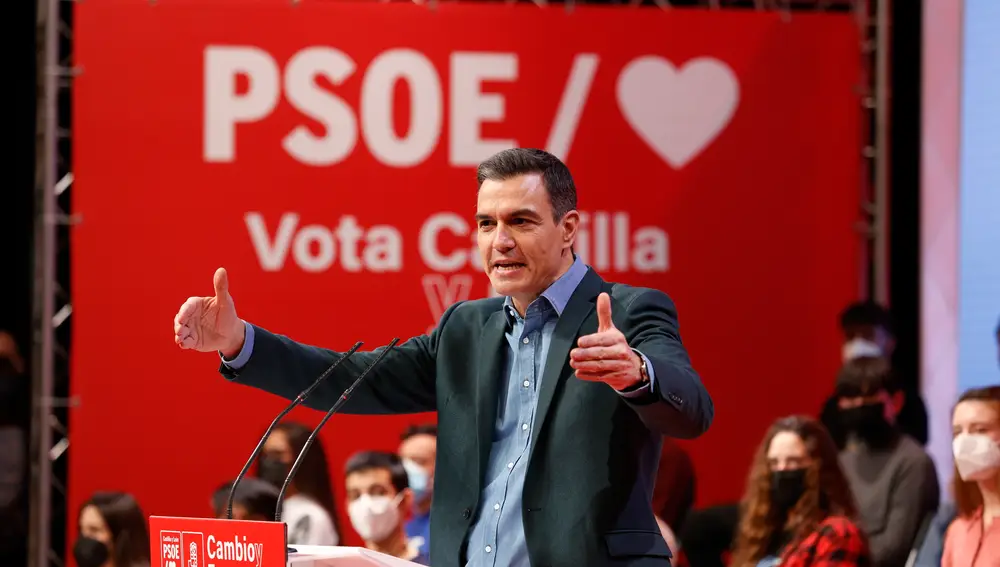 El presidente del Gobierno, Pedro Sánchez, interviene en un acto público de la campaña electoral de Castilla y León, en el Palacio de la Audiencia de Soria