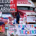Transportistas invaden con sus camiones el centro de Ottawa en protesta por la vacunación obligatoria