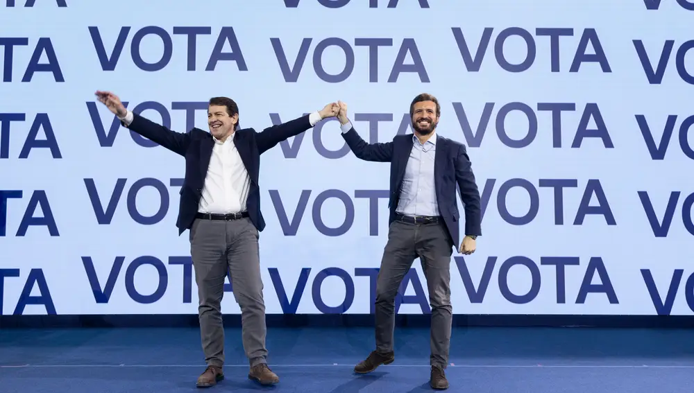 El candidato del PP a la presidencia de Castilla y León, Alfonso Fernández Mañueco y el presidente del PP, Pablo Casado.