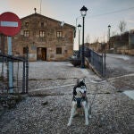 Reportaje en el pueblo burgalés de Jaramillo Quemado, una de las poblaciones de España con menor censo de población.