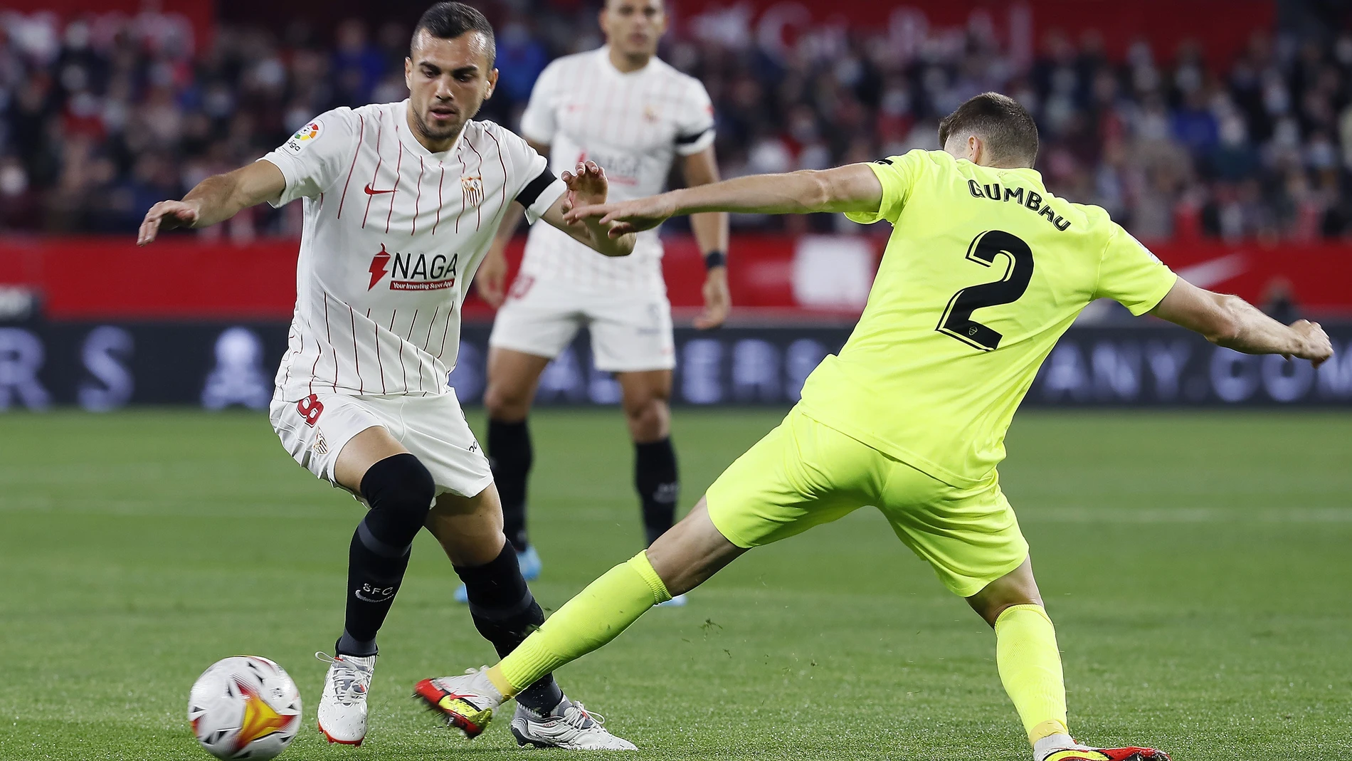 Joan Jordán con el Sevilla. EFE/José Manuel Vidal.