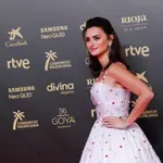  Penélope Cruz deslumbra (una vez más) como toda una princesa de Chanel en los Premios Goya 2022