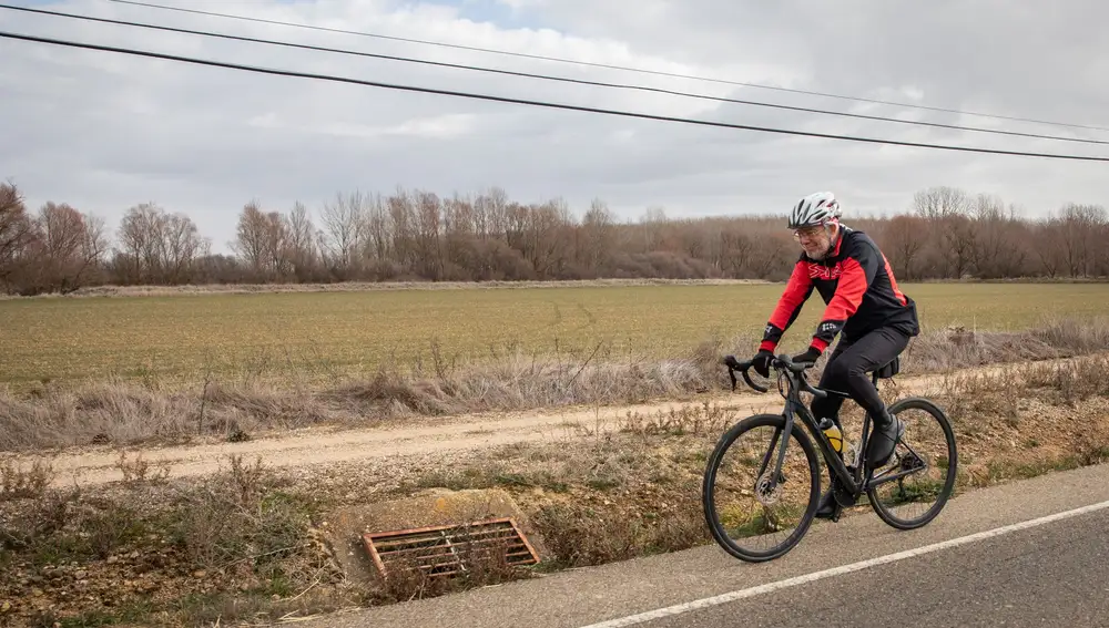 Francisco Igea, en bicicleta durante la jornada de reflexión