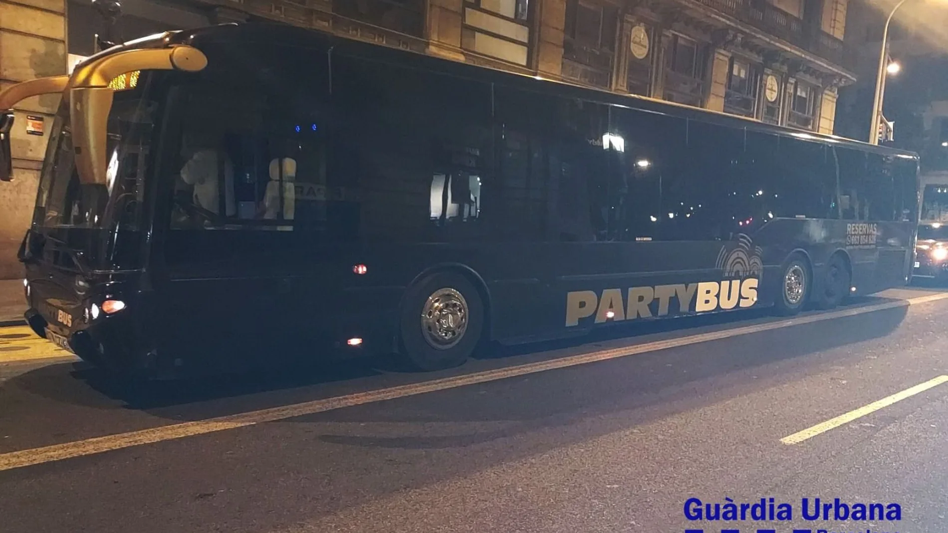 Bus con una discoteca por el centro de Barcelona