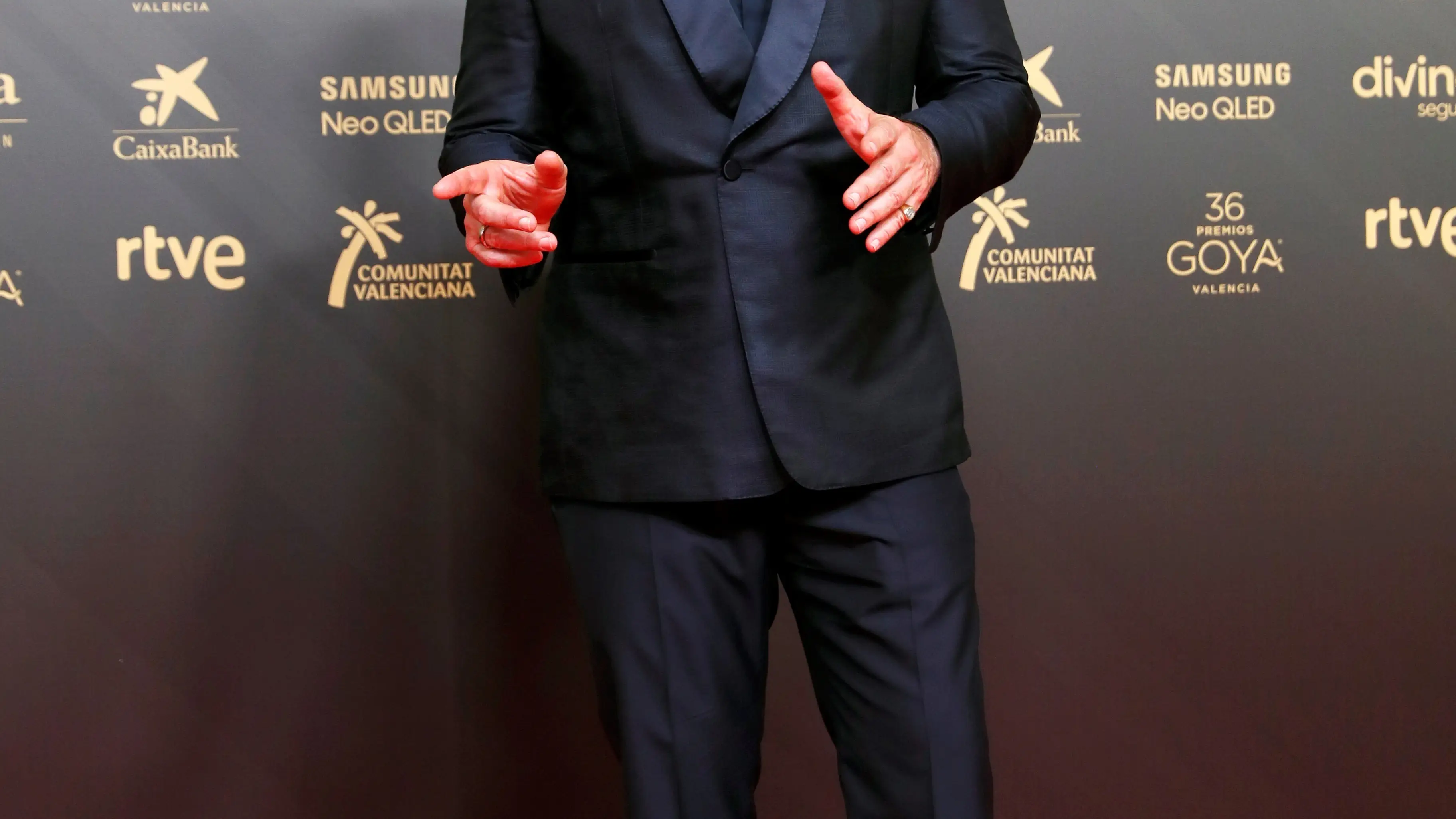 El actor Javier Bardem posa en la alfombra roja a su llegada a la gala de la 36 edición de los Premios Goya que tiene lugar este sábado en el Palau de les Arts de Valencia.