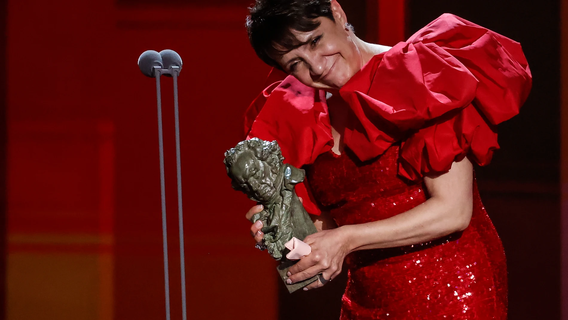 Blanca Portillo recibiendo el Goya a la mejor intérprete protagonista en