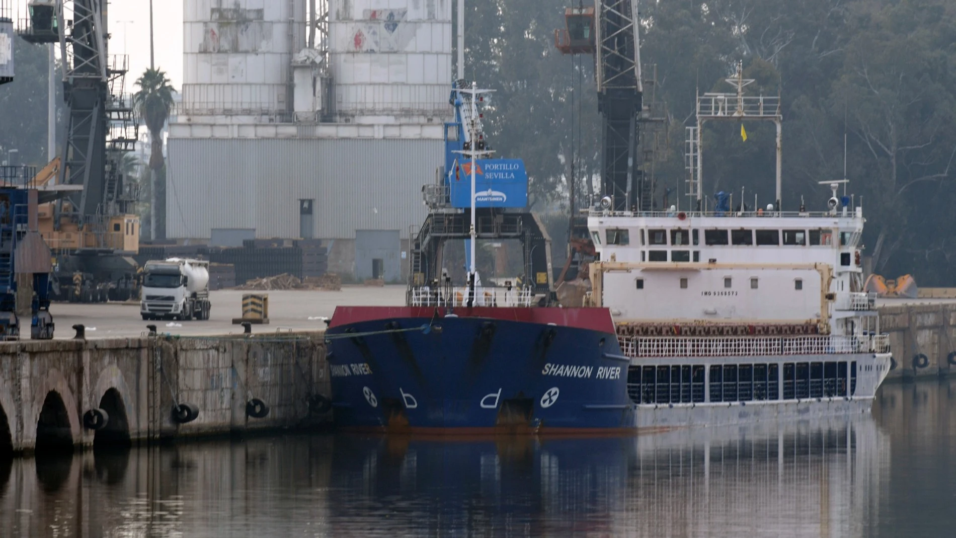 El barco con la carga de residuos procedente de Montenegro llegó el viernes al Puerto de Sevilla