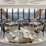 Espectacular panorámica del restaurante Jules Verne.