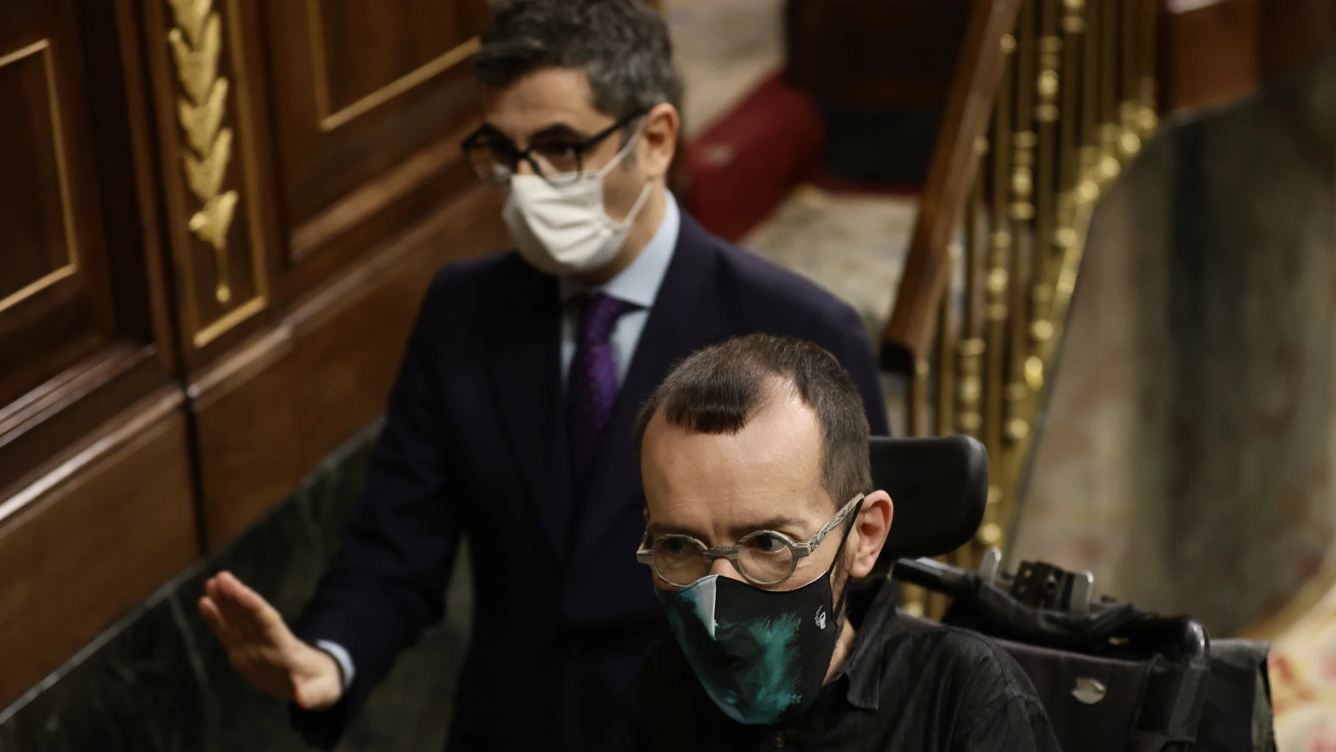 El ministro de la Presidencia, Relaciones con las Cortes y Memoria Democrática, Félix Bolaños, y el portavoz de Unidas Podemos en el Congreso, Pablo Echenique