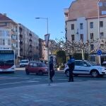 Patrullas a pie de la Policía Local de León en diferentes puntos de la ciudad