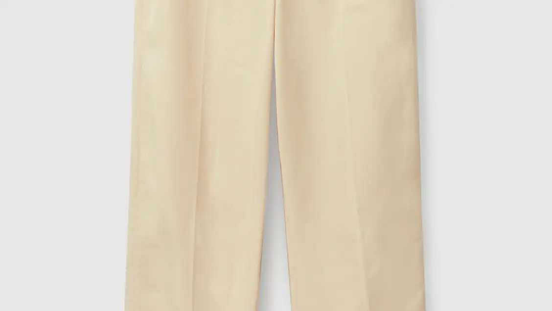 Pantalones chinos regular fit con corte en el bajo, de Cos