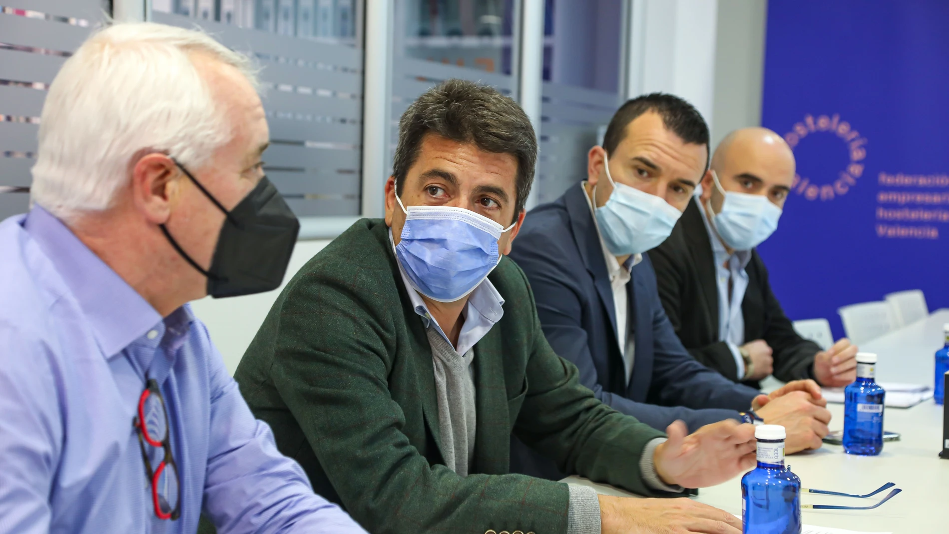 El presidente del PPCV, Carlos Mazón, se reúne con representantes de Conhostur y FEHV y exige a la Generalitat que elimine "ya" las restricciones y lance un "plan renove hostelería"