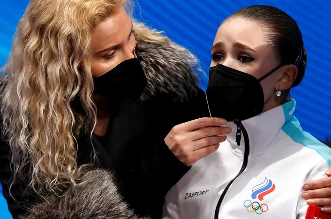 Kamila Valieva falla, acaba cuarta y el COI se ahorra el esperpento de la no entrega de medallas