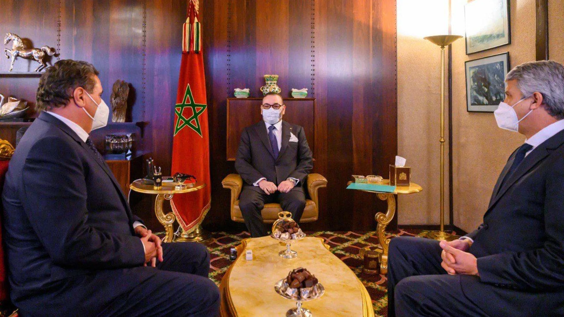 El Rey Mohammed VI recibió este miércoles en el Palacio Real de Bouznika al jefe de Gobierno Aziz Akhannouch y al Ministro de Agricultura Mohamed Sadiki.