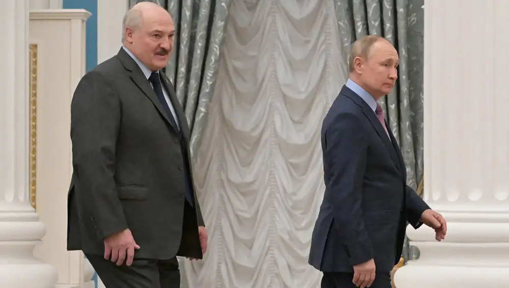 El mandatario bielorruso, Alexander Lukashenko, y el presidente ruso Vladimir Putin, hoy en Moscú