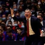 Sarunas Jasikevicius da instrucciones durante la final de la Copa del Rey