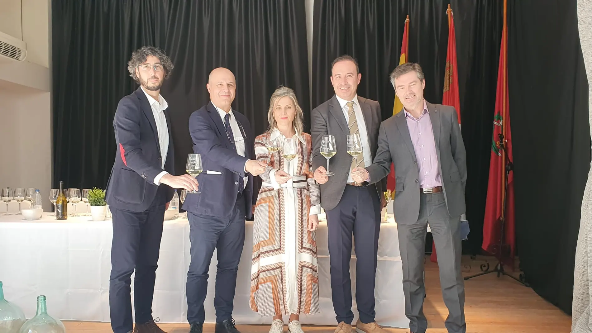 El director general del Itacyl y viceconsejero de Desarrollo Rural en funciones, Jorge Llorente, asiste a la presentación de la añada 2021 de vinos verdejos de Pozaldez (Valladolid)