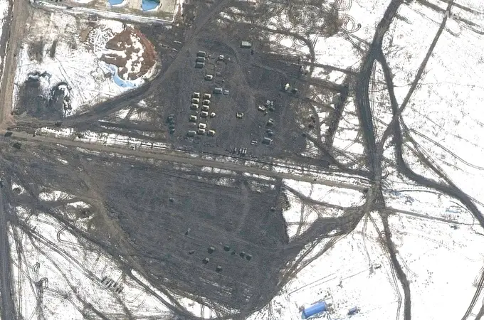 Imágenes de satélite muestran nuevos despliegues de tropas rusas cerca de Ucrania