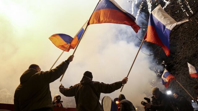 Habitantes de Donetsk salen a la calle para celebrar el reconocimiento ruso