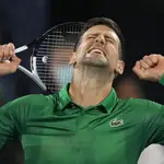 Djokovic celebra la victoria ante Musetti en Dubai