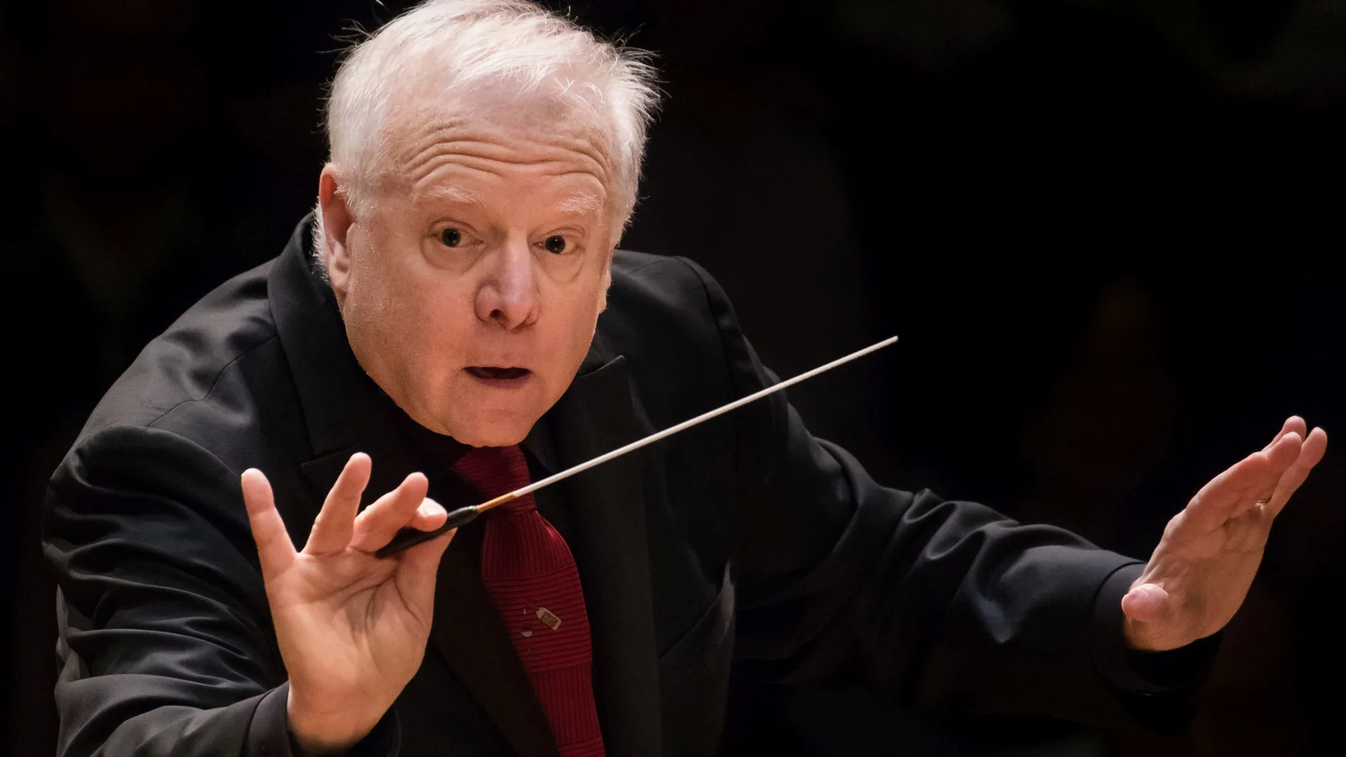 El maestro Leonard Slatkin dirigirá a la Orquesta Sinfónica de Castilla y León