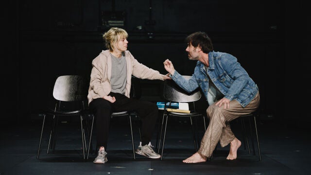 Vicky Luengo y Elías González, en la imagen, comparten la escena de «El Golem» con Elena González