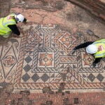 Han hallado en Londres el mosaico más grande descubierto en los últimos 50 años