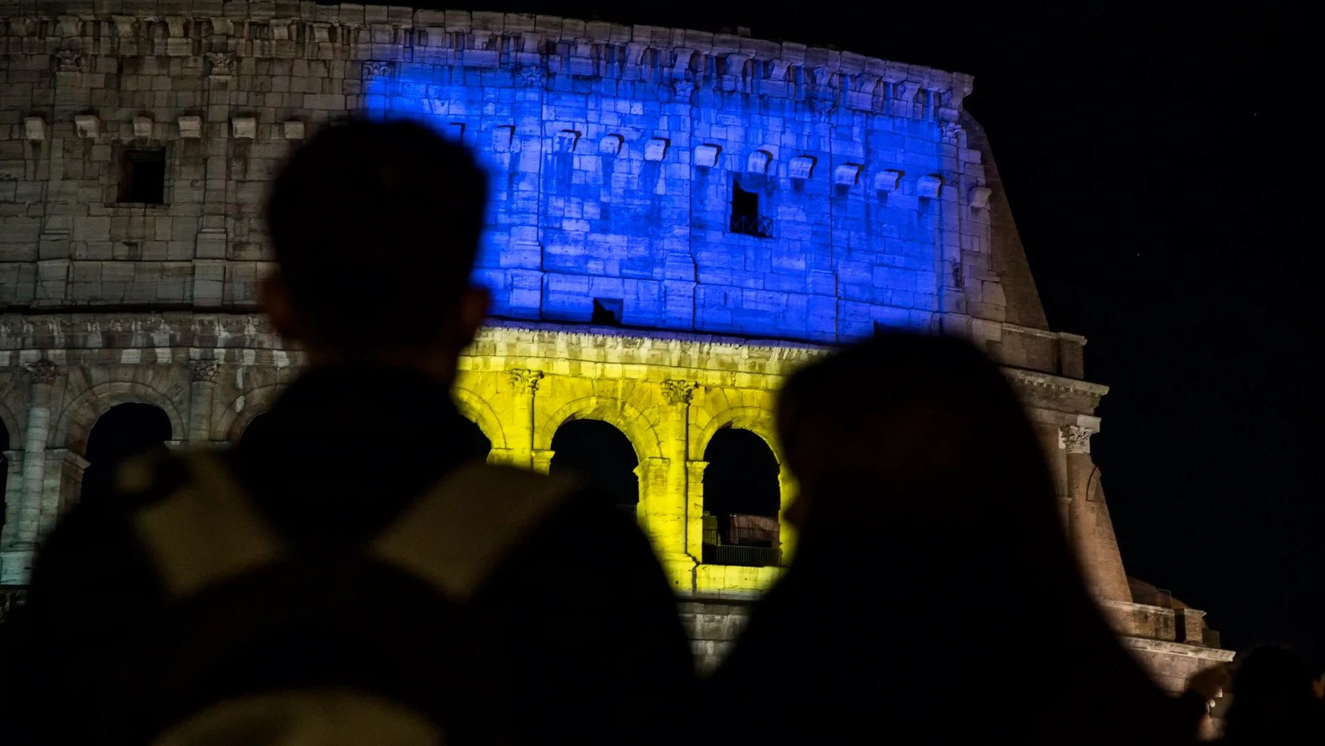 El Coliseo se ilumina con los colores de la bandera ucraniana