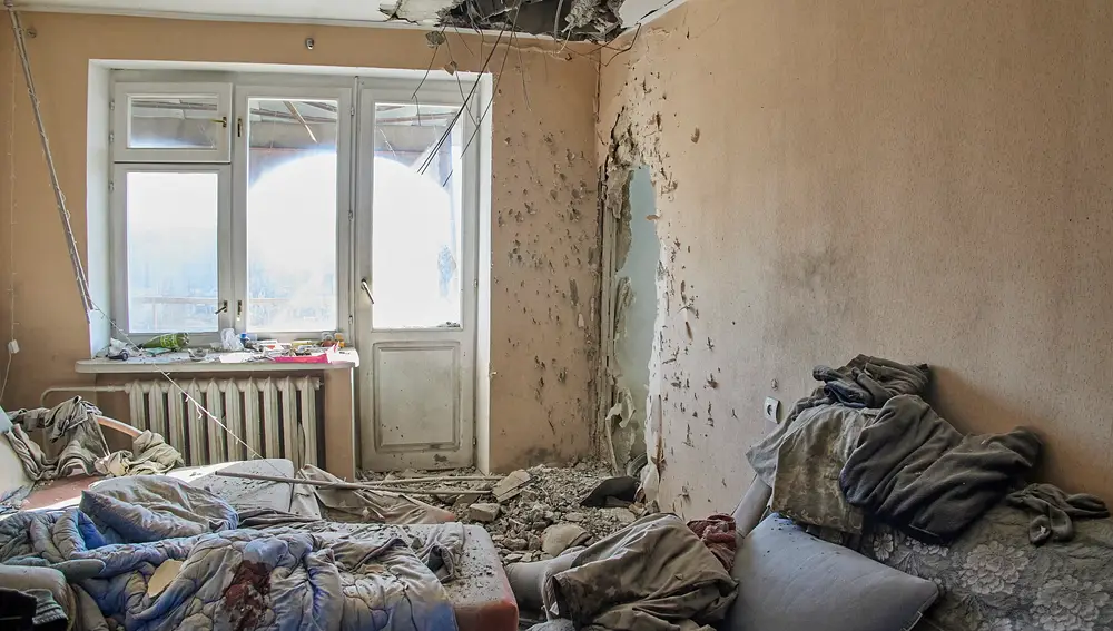 Edificio dañado tras el ataque de las tropas rusas en Járkov, Ucrania.