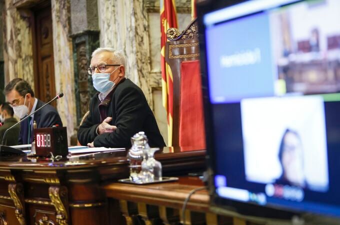 El alcalde de València, Joan Ribó, durante el pleno ordinario
