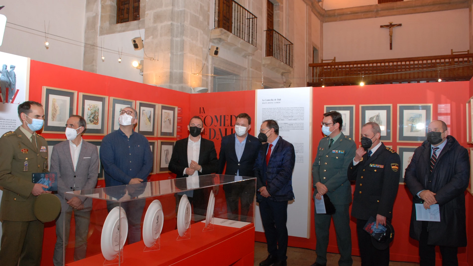 Presentación de la exposición "La Divina Comedia en el arte" en la sala de la Diputación de Zamora, con la presencia del presidente Francisco Requejo