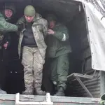 This handout video grad released by the DPR People's Militia shows a man who is voluntarily surrendered serviceman of the Ukrainian Armed Forces according to representatives of the DPR militia, on February 25, 2022, in Donetsk, Ukraine. On February 24 Russian President Vladimir Putin announced a military operation in Ukraine following recognition of independence of breakaway Donbas republics. Editorial license valid only for Spain and 3 MONTHS from the date of the image, then delete it from your archive. For non-editorial and non-licensed use, please contact EUROPA PRESS. Editorial license valid for 3 MONTHS from the date of the image, then delete from your archive. For non-editorial and non-licensed use, please contact EUROPA PRESS.
25 FEBRERO 2022;UKRAINE;RUSSIA;PUTIN;MILITAR
Sputnik / ContactoPhoto
25/02/2022