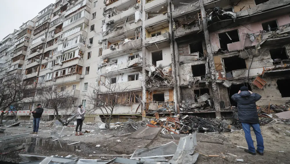 Así de dañado quedó un edificio residencia en Kiev tras ataques rusos