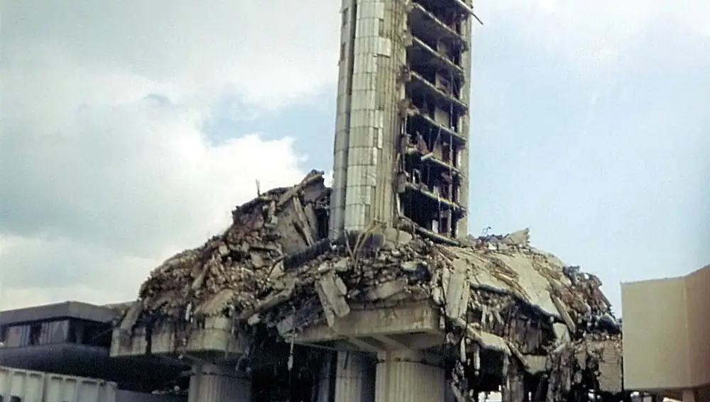 Edificio del diario Oslobođenje, parcialmente destruido durante el sitio de Sarajevo