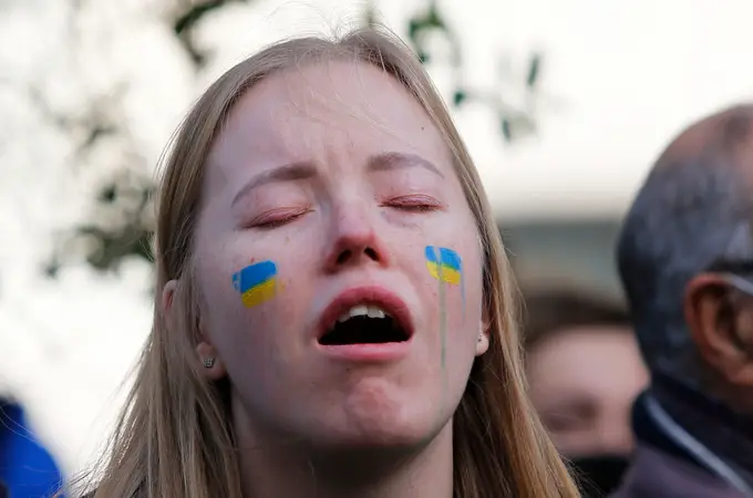 La crónica de Marta Robles: “Entre la tragedia de Ucrania y el «marrón» del PP”