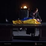 El Teatro Real rinde homenaje a las víctimas de Ucrania en la última función de "El ocaso de los dioses"