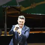 El cantante Alejandro Sanz interpreta del himno de Andalucía