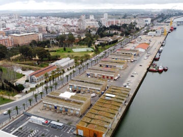 Vista panorámica del Muelle de Levante del Puerto de Huelva