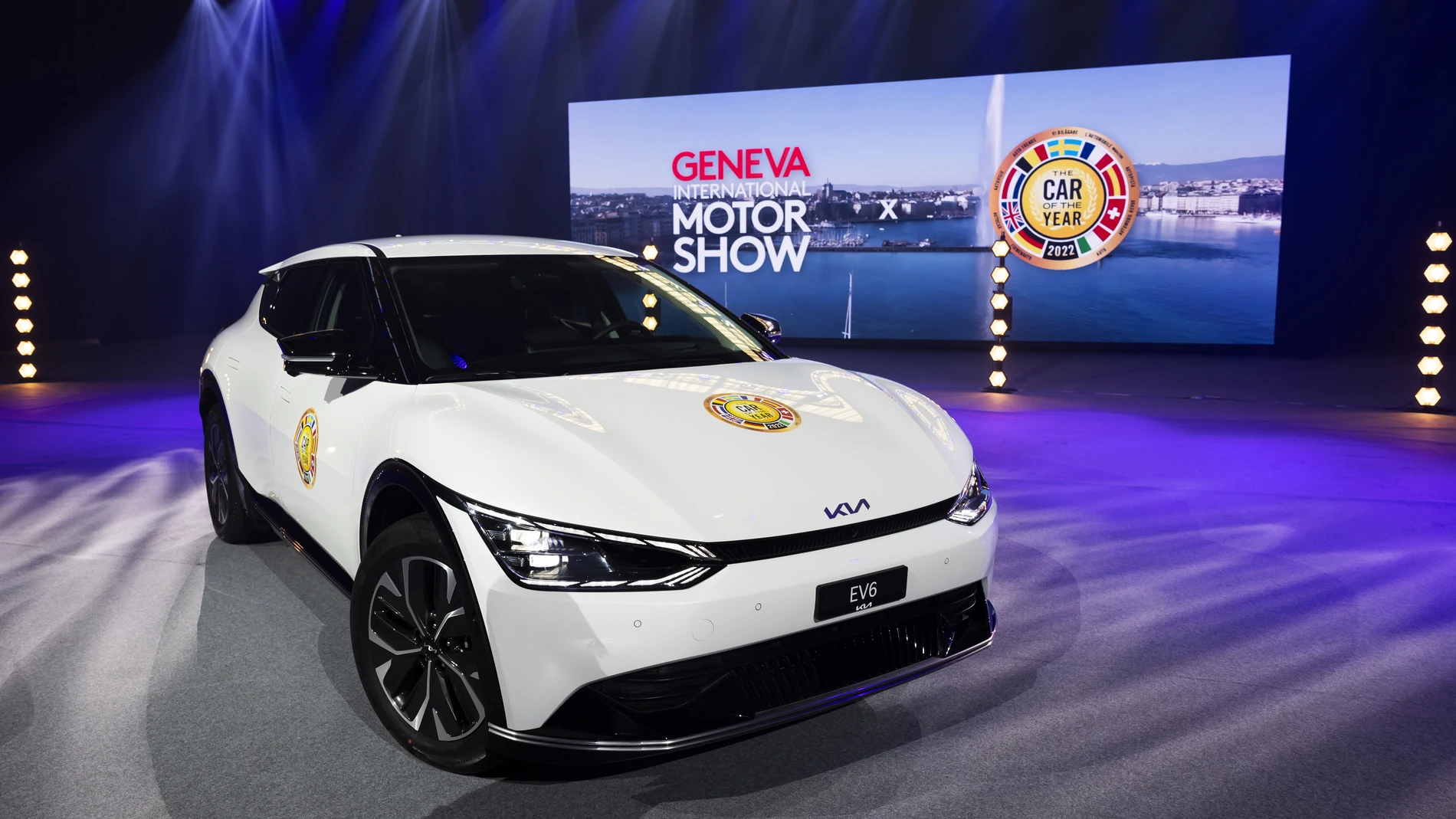Geneva (Switzerland), 28/02/2022.- A Kia EV6 model which was elected 'Car of the Year 2022', is displayed during the virtual award ceremony 'Car of the Year 2022', at the Palexpo in Geneva, Switzerland, 28 February 2022. (Suiza, Ginebra) EFE/EPA/SALVATORE DI NOLFI