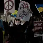 Varios israelíes se manifiestan en las calles de Jerusalén en contra de la invasión de Ucrania