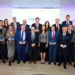 Los premiados posaron junto a Eugenia Carballedo, Francisco Marhuenda y Andrés Navarro
