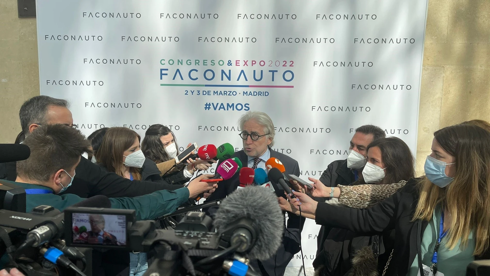 Josep Sánchez-Llibre atiende a los medios hoy