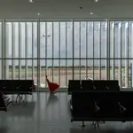 Imagen de la nueva terminal de salidas del Aeropuerto de Sevilla tras la remodelación y ampliación. EFE/ Julio Muñoz