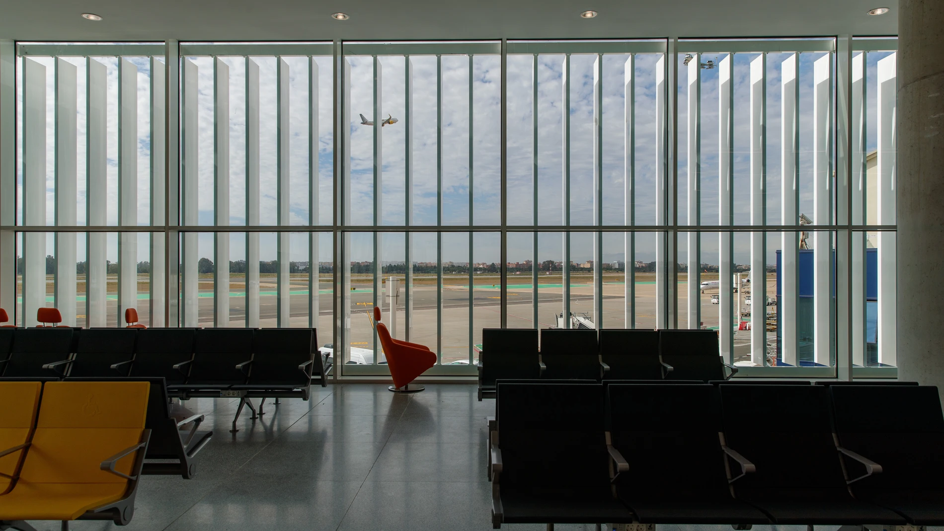 Imagen de la nueva terminal de salidas del Aeropuerto de Sevilla tras la remodelación y ampliación. EFE/ Julio Muñoz